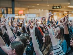 Łódź. Rekord malowania ust w Manufakturze w Łodzi pobity! Byłaś? Znajdź się na zdjęciach!