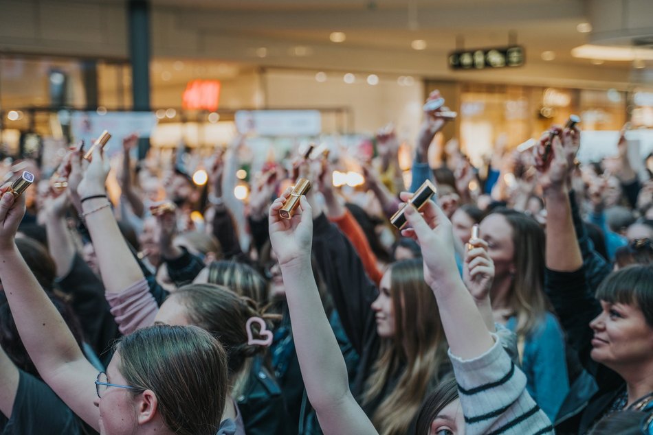 Łódź. Rekord malowania ust w Manufakturze w Łodzi pobity! Byłaś? Znajdź się na zdjęciach!