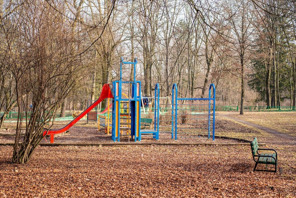 Łódź. Plac zabaw w Parku Julianowskim w Łodzi