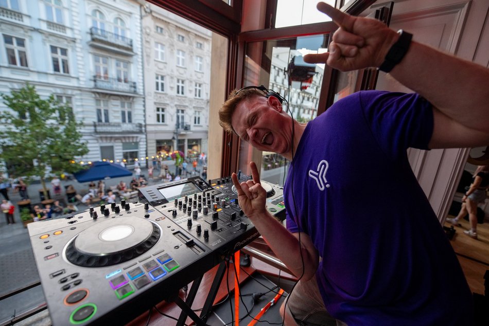 Łódź. Techno z okna Urzędu Miasta Łodzi. Rozgrzewka przed Paradą Wolności 2025!