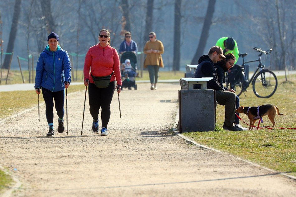 Łódź. Łódź budzi się do życia! Łodzianie i turyści tłumnie korzystają z pierwszych dni wiosny