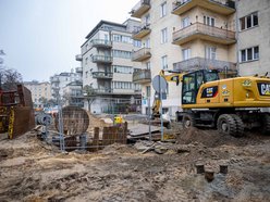 Plac Komuny w remoncie. Zakończyła się budowa chodnika od Sienkiewicza