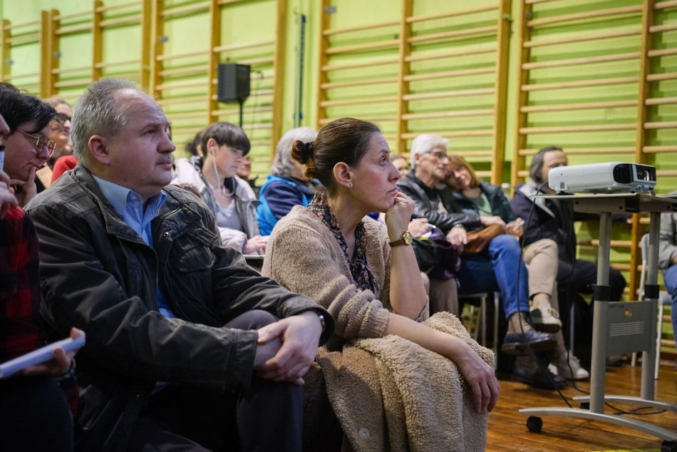 Łódź. Kolej Dużych Prędkości w Łodzi. Tłumy mieszkańców Starego Polesia na spotkaniu z wykonawcami