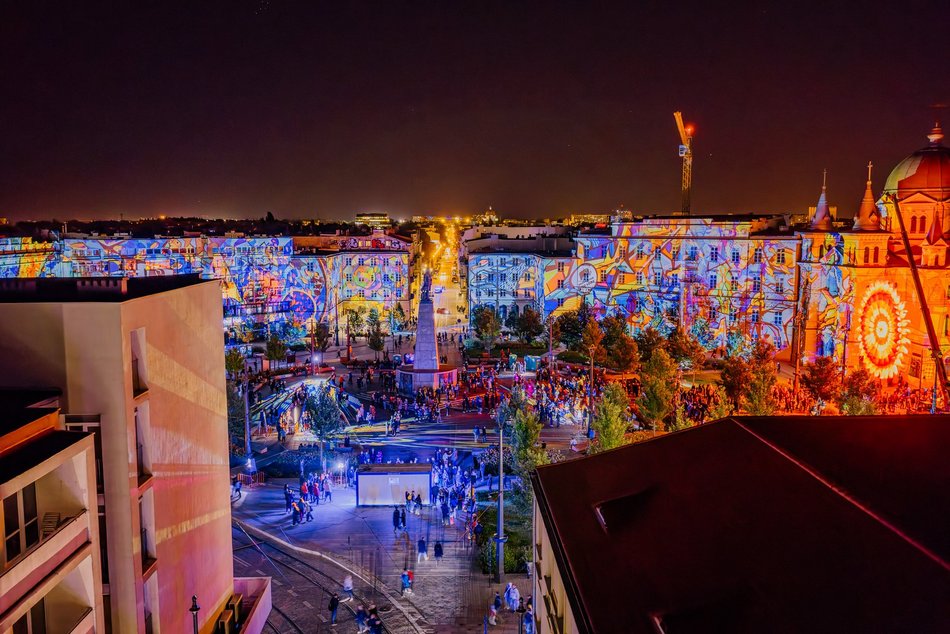 TOP 25 zdjęć z pierwszego dnia Light Move Festival 2025 Łódź. W sam raz na tapetę!