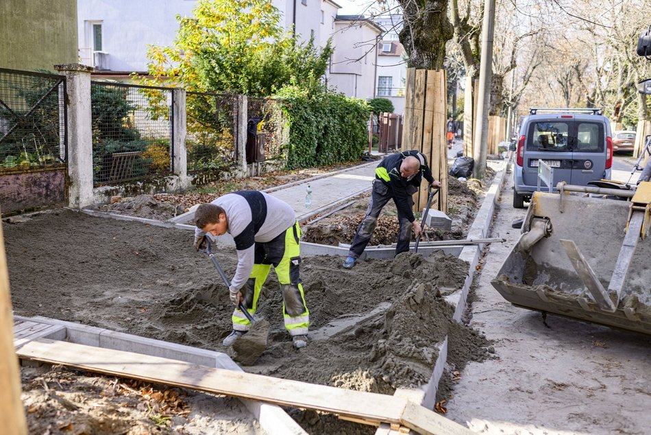 Remont Zelwerowicza. Są już pierwsze chodniki i zjazdy do posesji