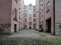 Kamienica z motylem na sprzedaż! Za ile wystawili budynek dawnego Pewexu?