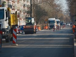 Łódź. Remont Łanowej w Łodzi. Jest już nowa jezdnia, trwają prace brukarskie