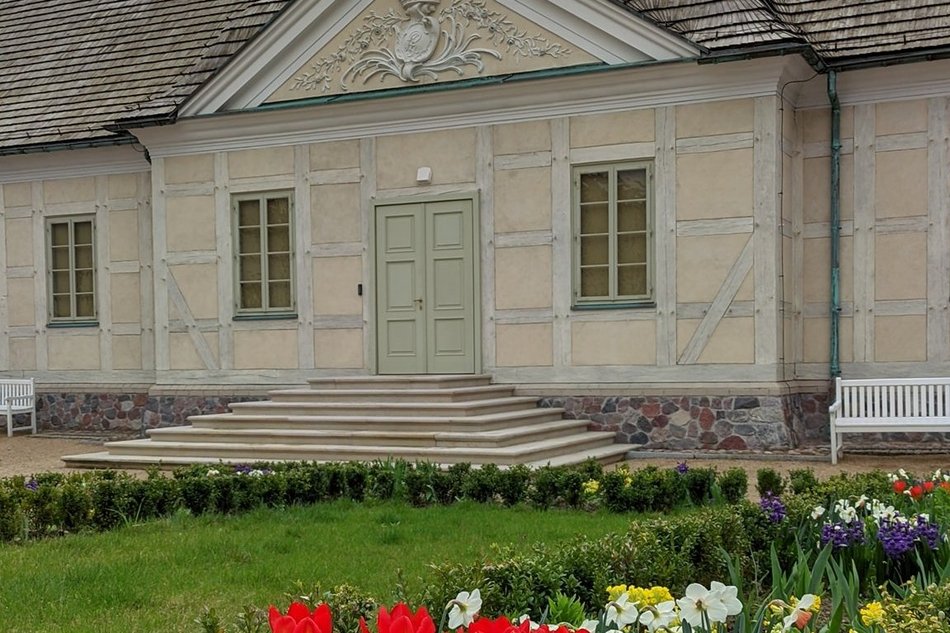 Łódź. Letnie wycieczki koło Łodzi. Pałac Saski, średniowieczny gród i diabeł Boruta