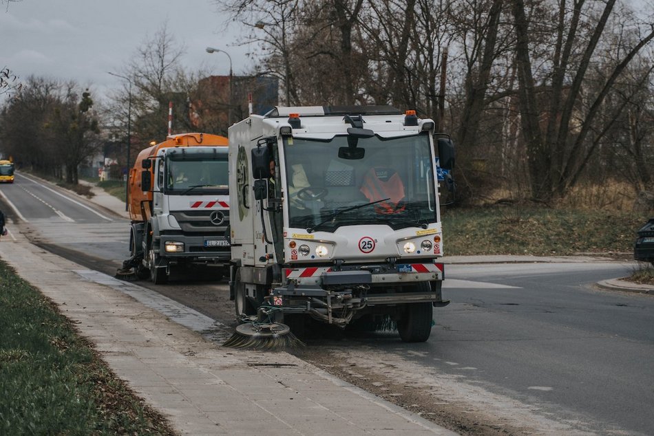 Łódź. Kolejny dzień wielkiego sprzątania w Łodzi - Pojezierska