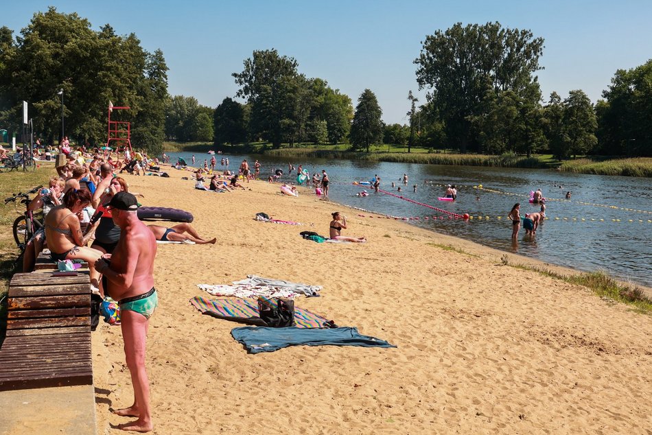 Łódź. Upalny weekend na Stawach Jana w Łodzi. Tak wypoczywają łodzianie!