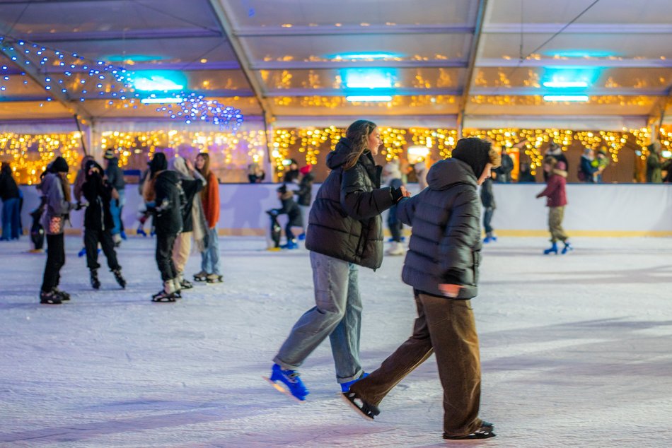 Tłumy w Manufakturze! Jarmark, lodowisko i choinka