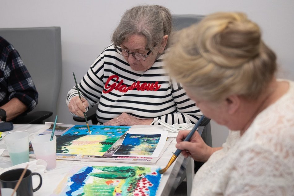 Warsztaty plastyczne dla seniorów z Łodzi. Przyjdź i rozwijaj swój talent!