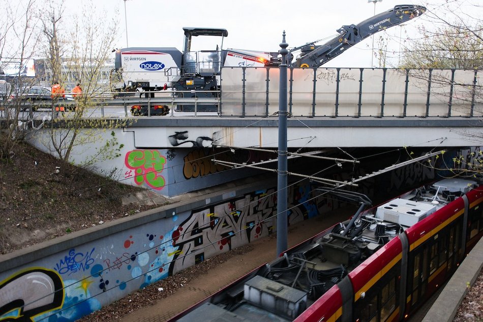 Łódź. Wymiana asfaltu na Bandurskiego