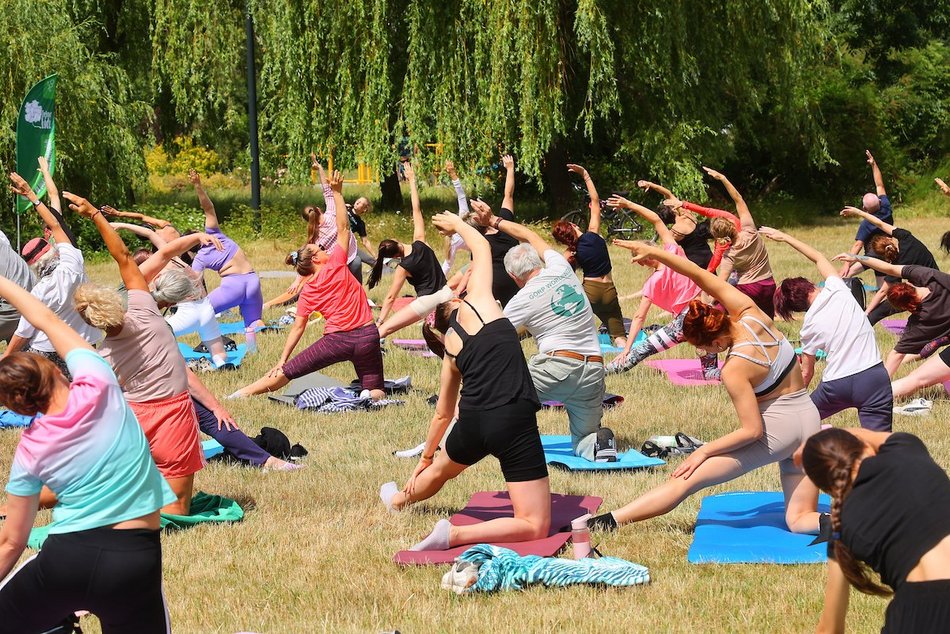 Łódź. Joga w parku Podolskim w Łodzi. Mnóstwo dobrej energii