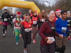 Łódź. Świąteczny bieg w parku Baden-Powella w Łodzi. Wspaniała atmosfera z nutą rywalizacji