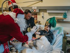 Łódź. Tradycja podtrzymana! Górnicy z Bełchatowa oddali krew i odwiedzili dzieci w Szpitalu Matki Polki w Łodzi