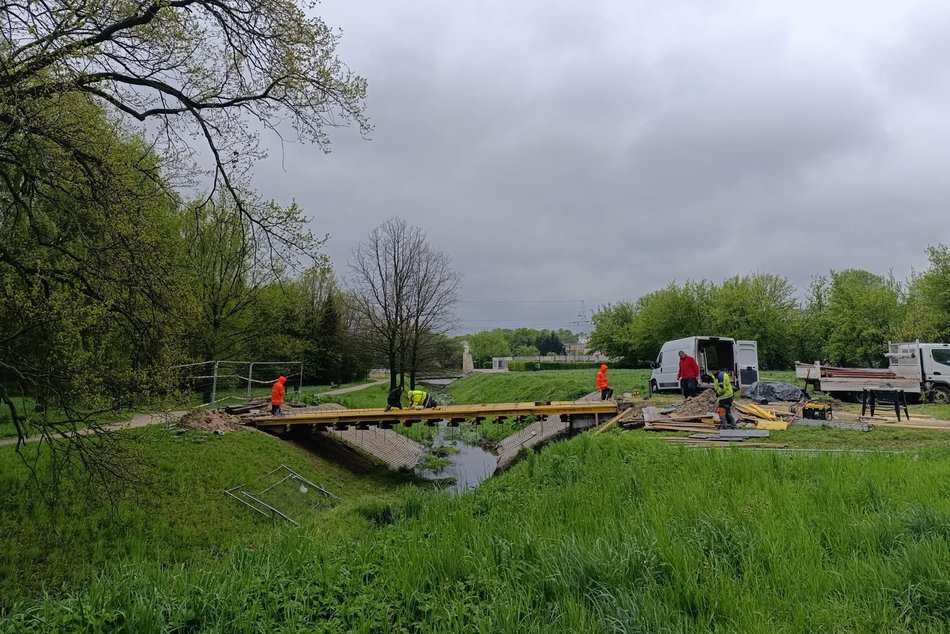 Odbudowa mostku w parku Ocalałych w Łodzi. Wróci ułatwienie dla pieszych i rowerzystów