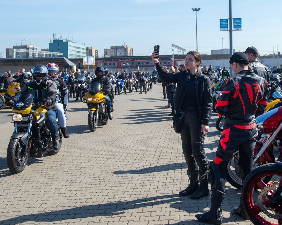 Parada motocyklistów przejechała ulicami Łodzi. Sezon rozpoczęty! Byłeś?