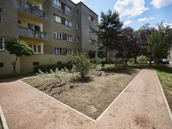 Osiedle Montwiłła-Mireckiego w Łodzi po rewitalizacji - na zdjęciu jedno z podwórek.