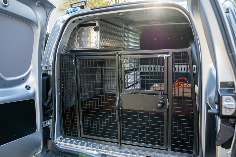 Straż Miejska w Łodzi z nowym samochodem