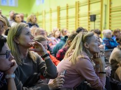 Łódź. Kolej Dużych Prędkości w Łodzi. Tłumy mieszkańców Starego Polesia na spotkaniu z wykonawcami