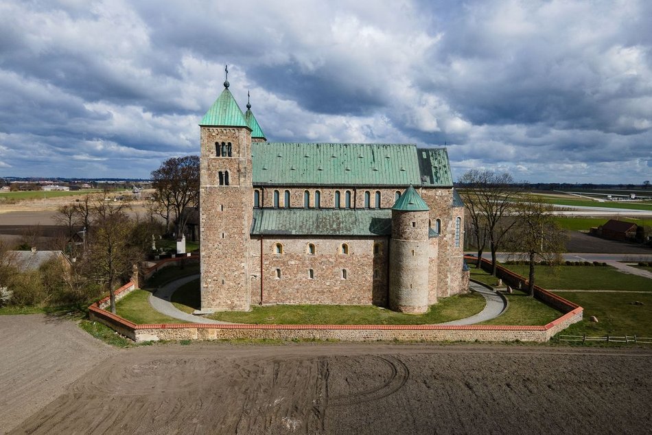 Łódź. Archikolegiata w Tumie. Zachwyca swoim pięknem i historią