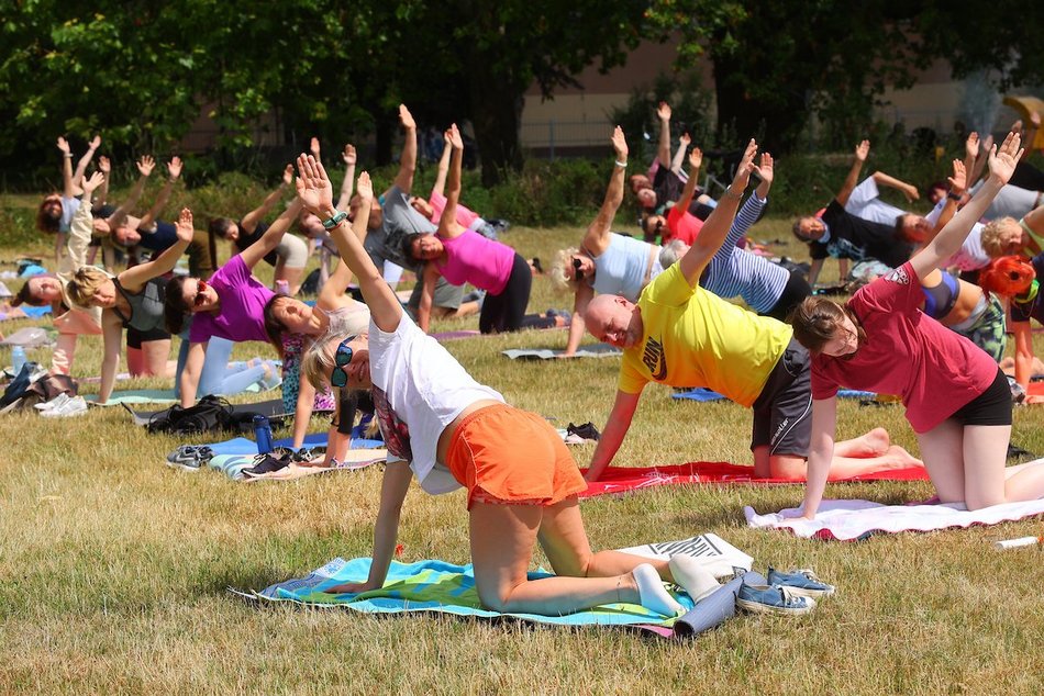 Łódź. Joga w parku Podolskim w Łodzi. Mnóstwo dobrej energii