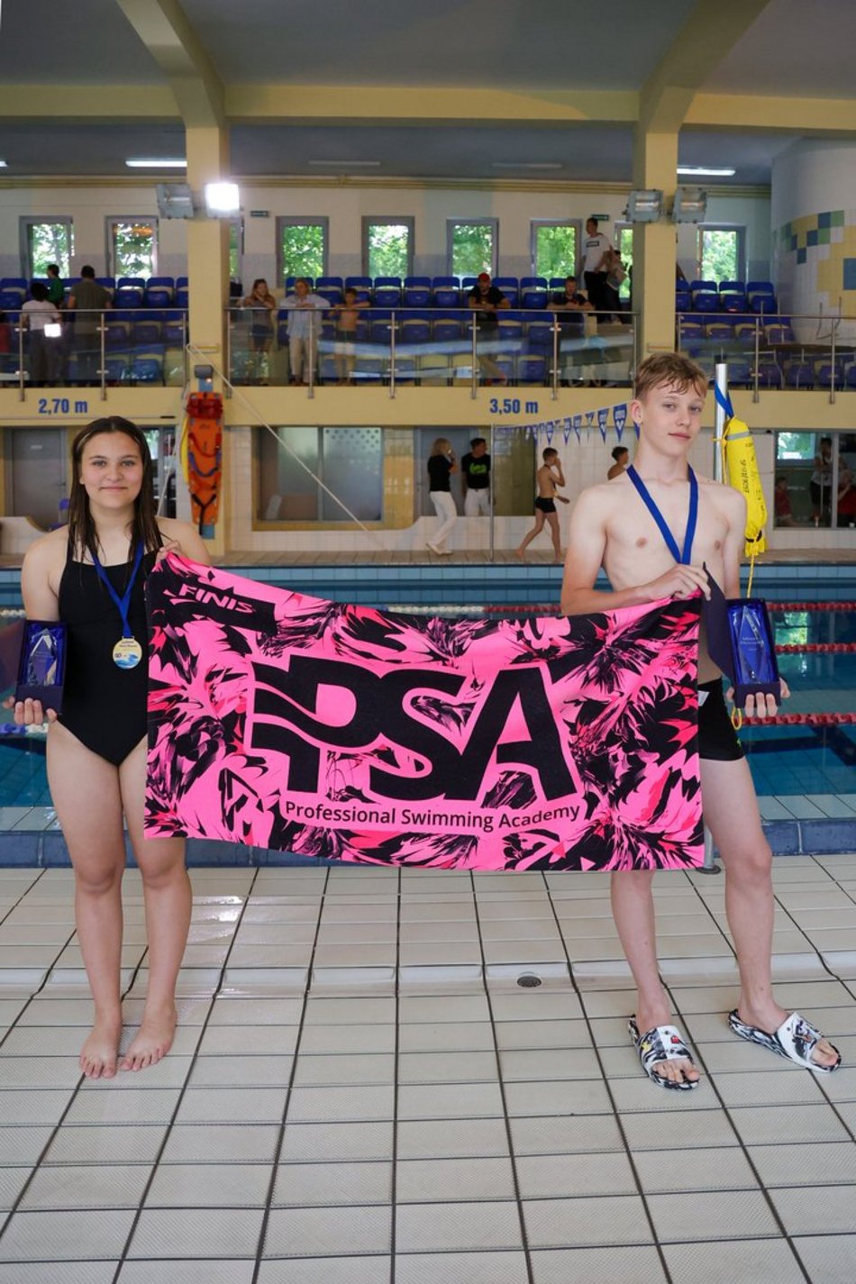 Zawody pływackie zorganizowane przez Międzyszkolny Klub Sportowy „Trójka”