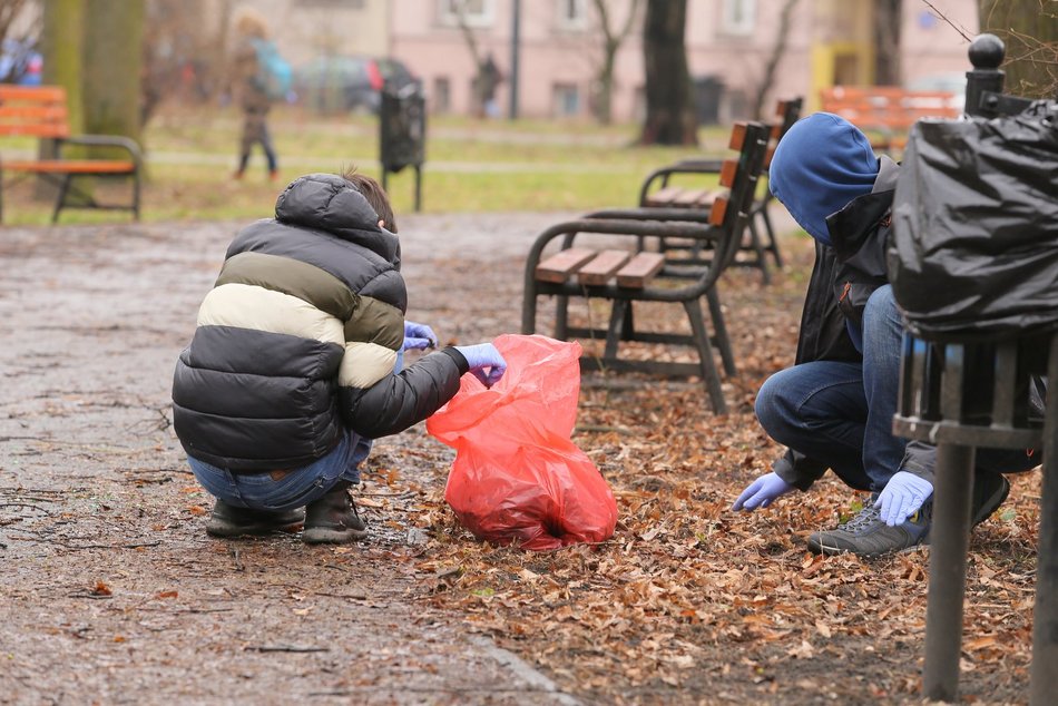 Galante Sprzątanie Łodzi. Uczniowie dołączyli do akcji i pożytecznie spędzili dzień wagarowicza