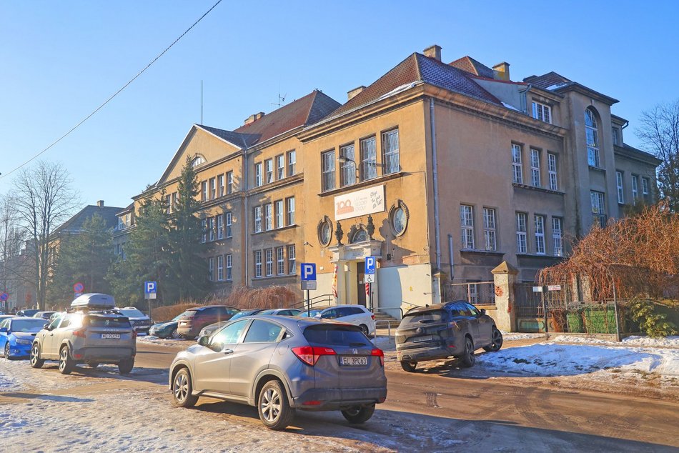 Łódź. Jubileusz w Szkole Podstawowej nr 42 w Łodzi. Huczne obchody z okazji 100-lecia