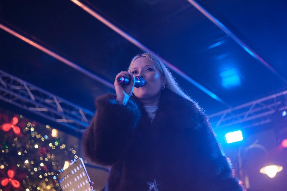 Gosia Andrzejewicz w Łodzi. Magiczny koncert kolęd na Piotrkowskiej