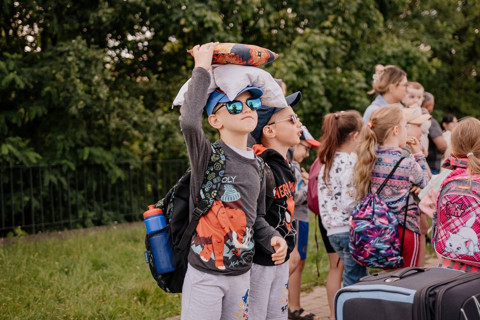 Dzieci z Łodzi wyjechały na kolonie do Grotnik. Pierwszy turnus rozpoczęty!