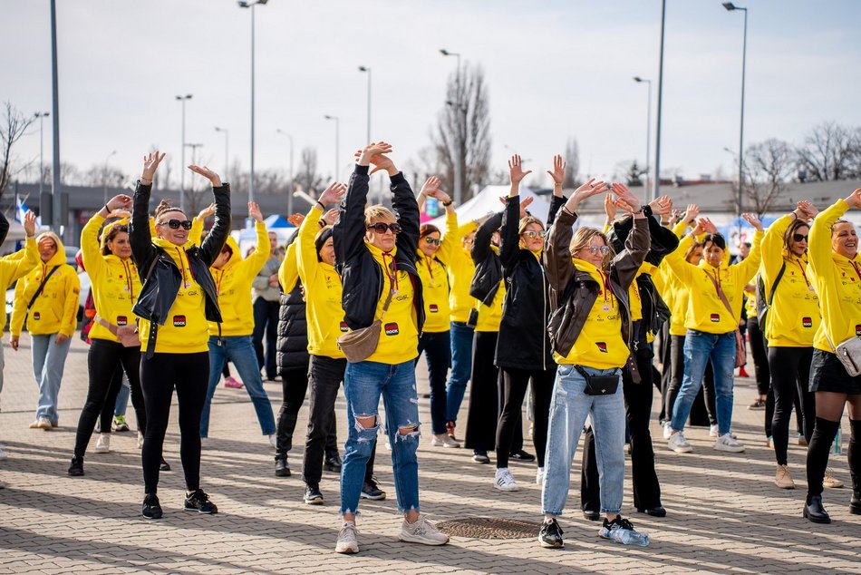 Łódź. Piknik AutoMocne przy Moto Arenie w Łodzi. Masa atrakcji dla każdego na Dzień Kobiet