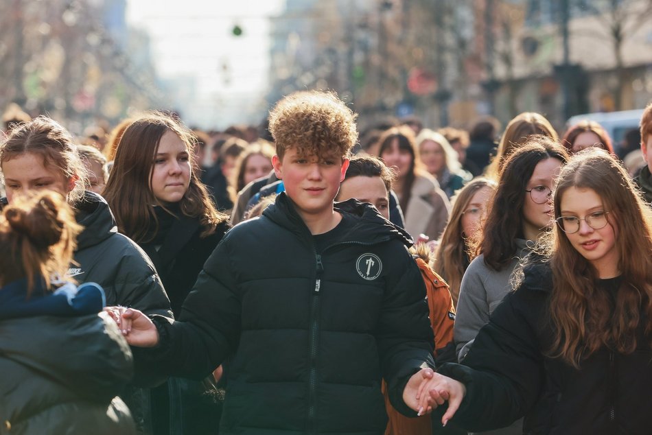 Łódź. Polonez dla Łodzi. Tłumy maturzystów zatańczyły na Piotrkowskiej. Razem z nimi łodzianie!