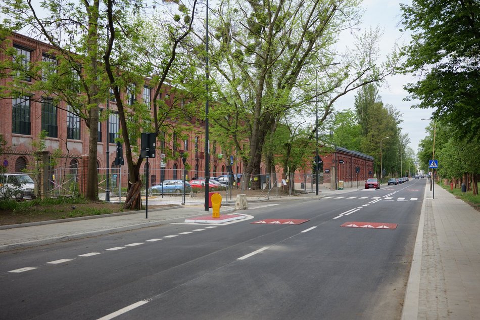 Łódź. Remont Tymienieckiego w Łodzi zakończony! Nowa nawierzchnia, parkingi i powrót MPK Łódź