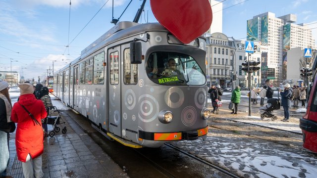 Walentynkowy tramwaj MPK Łódź jeździ po Łodzi. Niespodzianka dla pasażerów! [ZDJĘCIA]