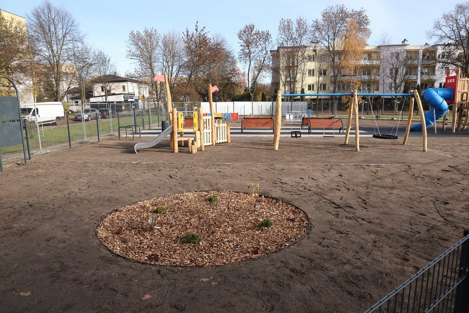 Plac zabaw w parku Chojny-Zatorze