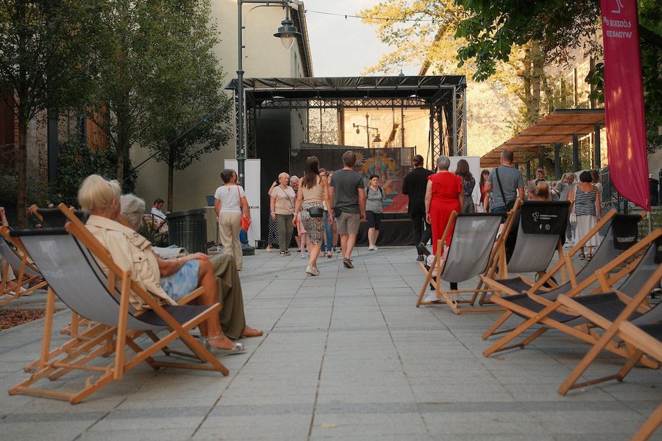 Łódź. Niedzielna potańcówka przy Piotrkowskiej. Tanecznym krokiem w nowy tydzień