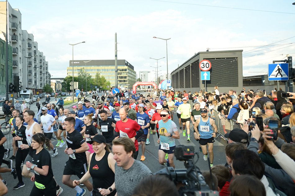 Łódź. Bieg Ulicą Piotrkowską Rossmann Run 2025 wystartował! Walka o życiowe rekordy