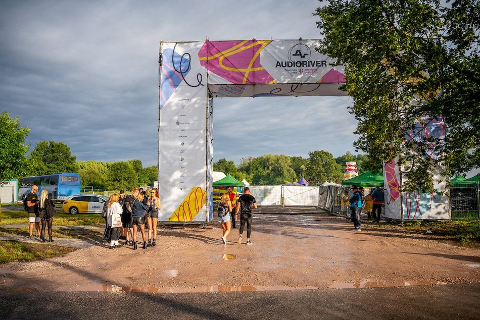 Łódź. Audioriver 2025 w Łodzi wystartował! Na Łódzkie Błonia docierają pierwsi festiwalowicze [ZDJĘCIA]