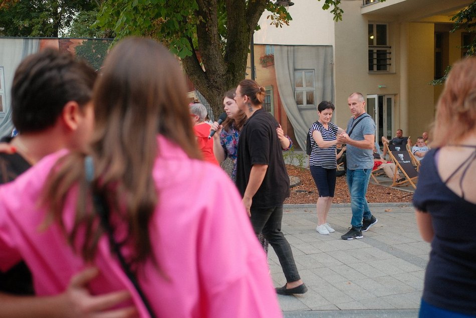 Łódź. Niedzielna potańcówka przy Piotrkowskiej. Tanecznym krokiem w nowy tydzień
