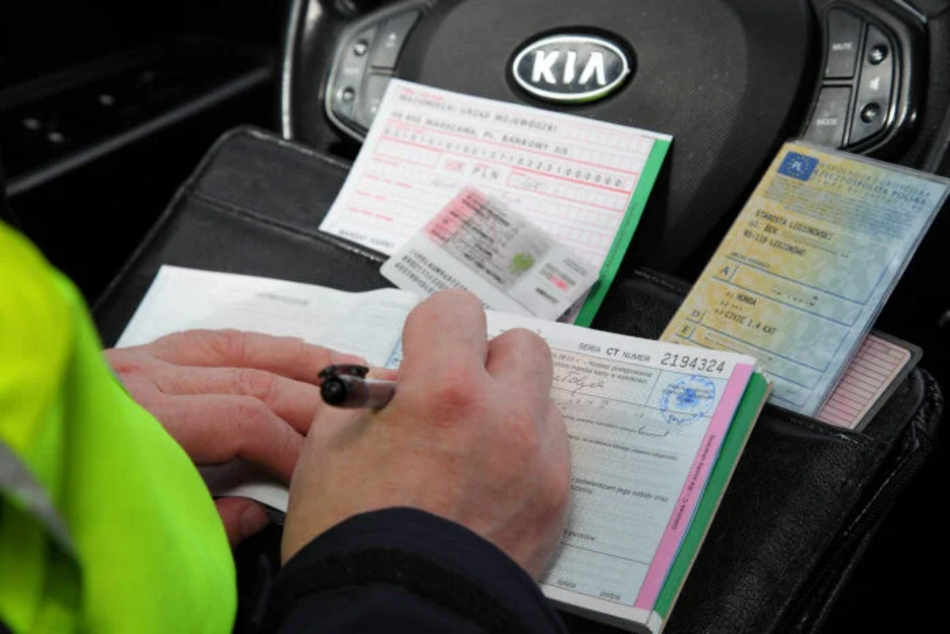 Łódź. Nowe przepisy drogowe 2026. Limity, kaski i ważne zmiany dla kierowców