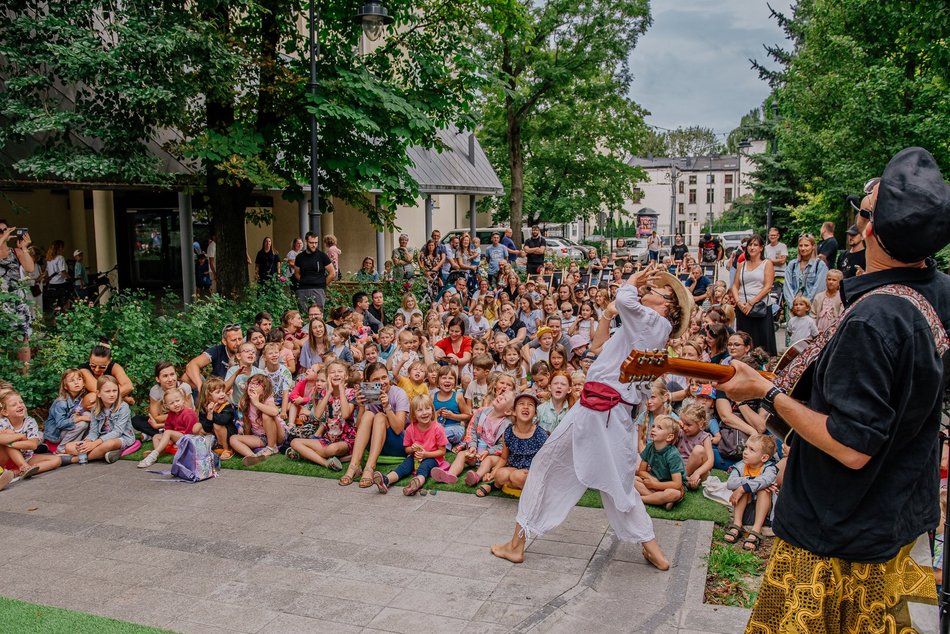 Baśniowa Piotrkowska porusza dzieci i... dorosłych