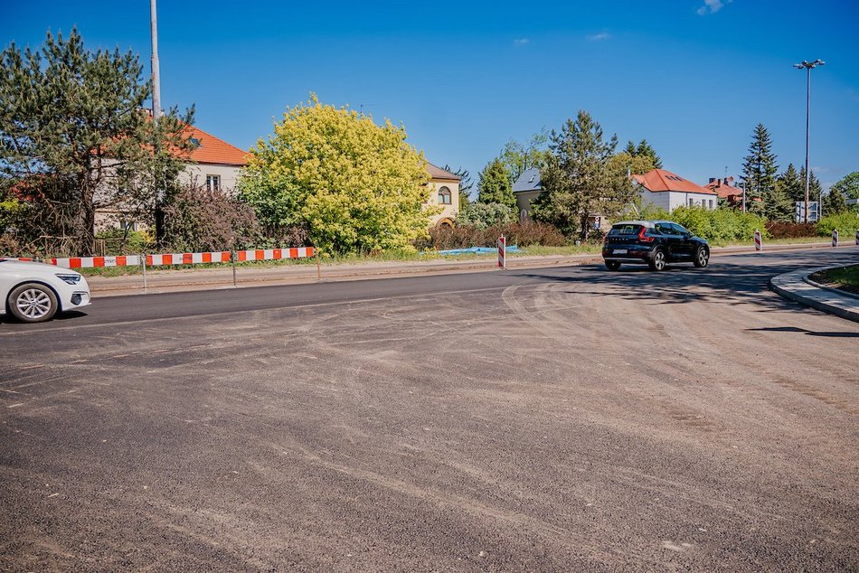 Łódź. Na Julianowskiej drogowcy wymieniają nawierzchnię