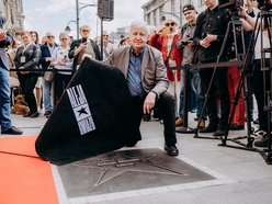 Aleja Gwiazd przy Piotrkowskiej w Łodzi coraz dłuższa. Andrzej Barański uhonorowany