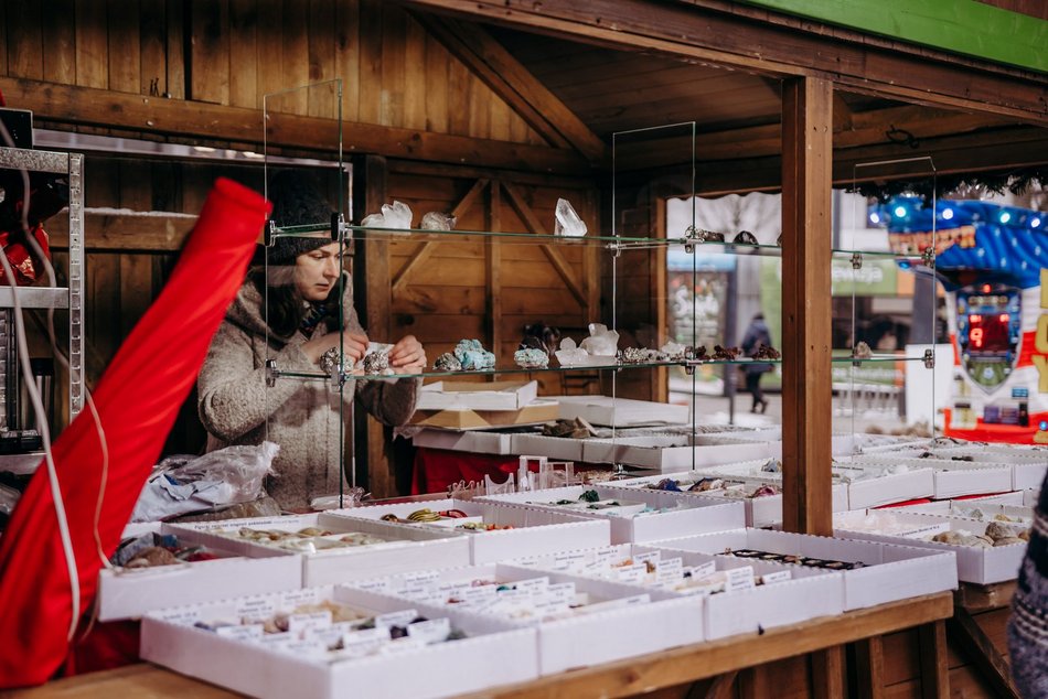 Łódź. Jarmark Bożonarodzeniowy na placu Wolności w Łodzi stoiska, kramy