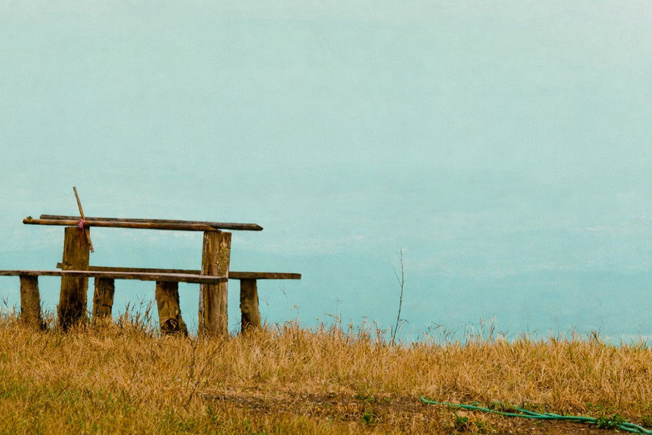 Łódź. Plakat filmu „Film o długoletniej przyjaźni wiszącej na włosku”