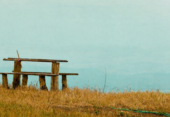 Łódź. Plakat filmu „Film o długoletniej przyjaźni wiszącej na włosku”