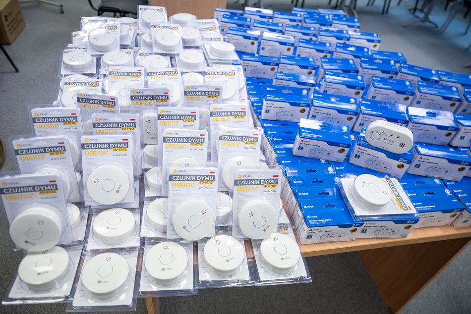 Łódź. Niemal 1000 czujek dymu trafi do mieszkańców Łodzi. Kto otrzyma wsparcie?