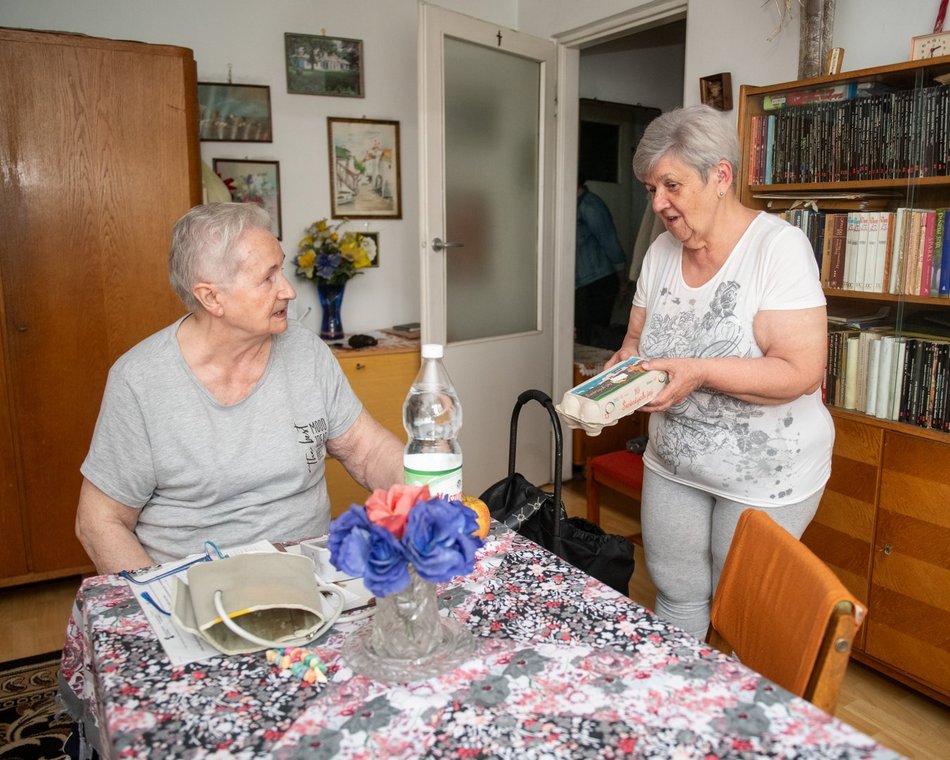 Łódź. Bądź jak pani Liliana i pomagaj sąsiadom! Skorzystaj z programu usług sąsiedzkich MOPS w Łodzi